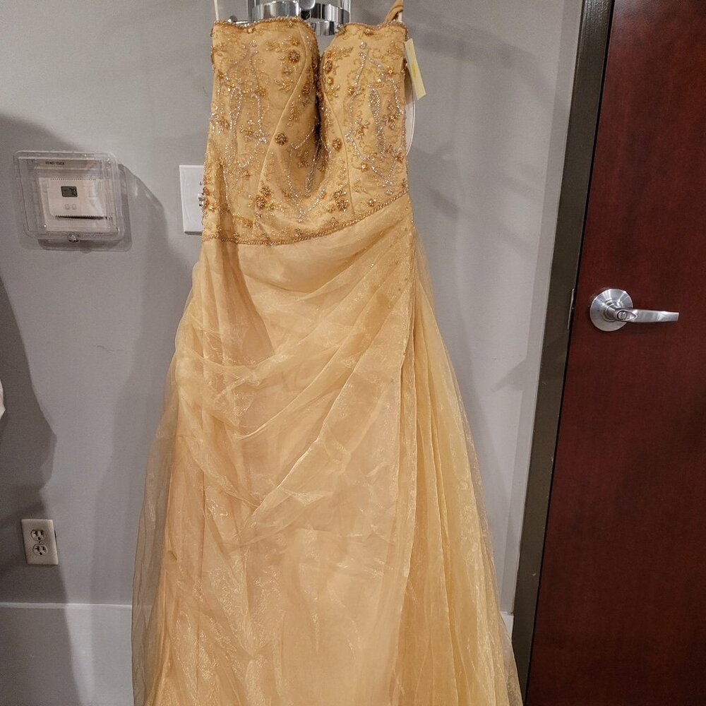 Cassandra Stone by Mac Duggal 7046 Size 8 Gold Prom Dress
